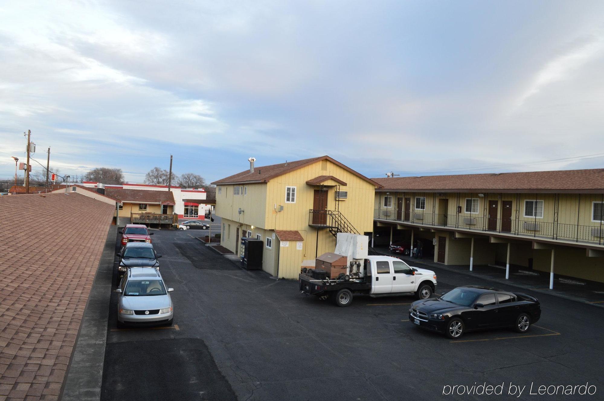 Economy Inn Хермистон Экстерьер фото