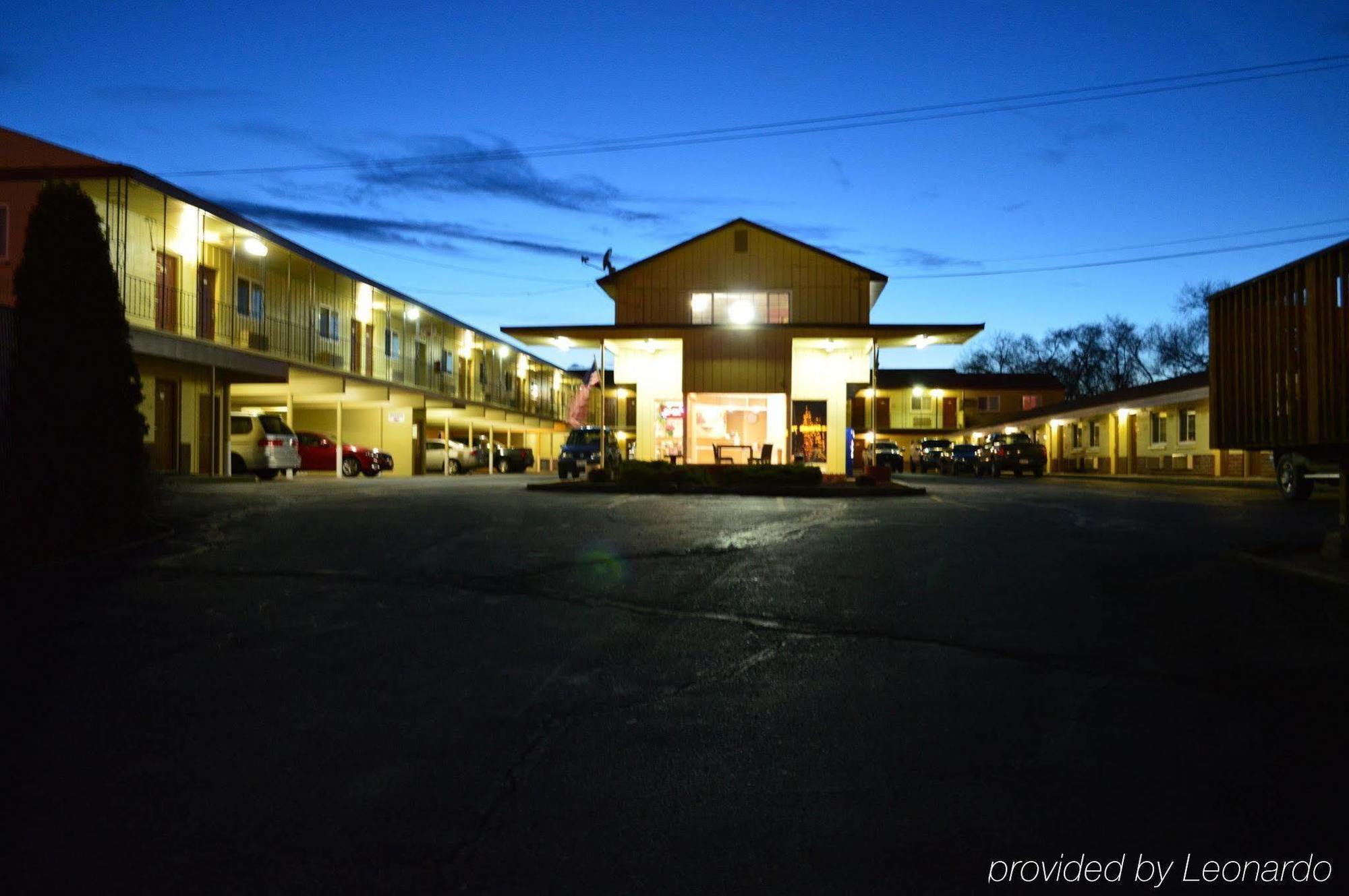 Economy Inn Хермистон Экстерьер фото